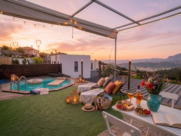 Casa con balcone in vendita a Carrer de l'Àliga