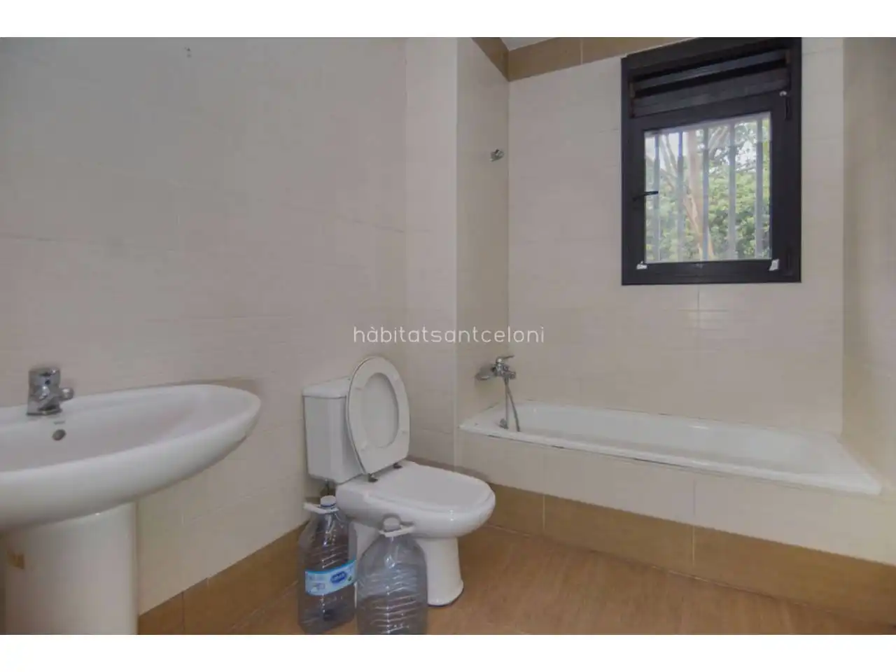 Casa con jardín en venta en Calle Baix Ebre 26, imagen 11