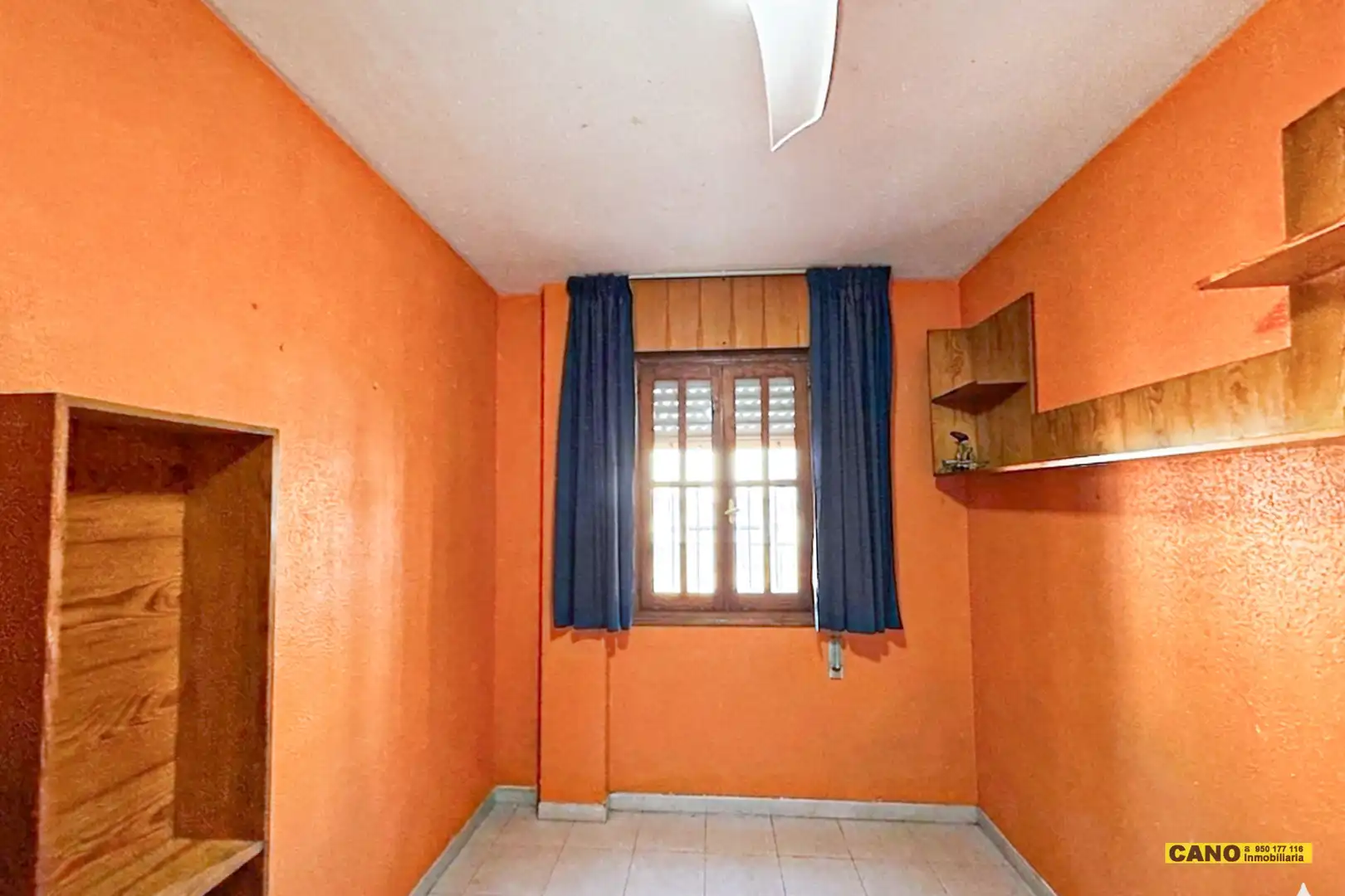 Habitación de Piso en venta en Almería con Terraza y Trastero