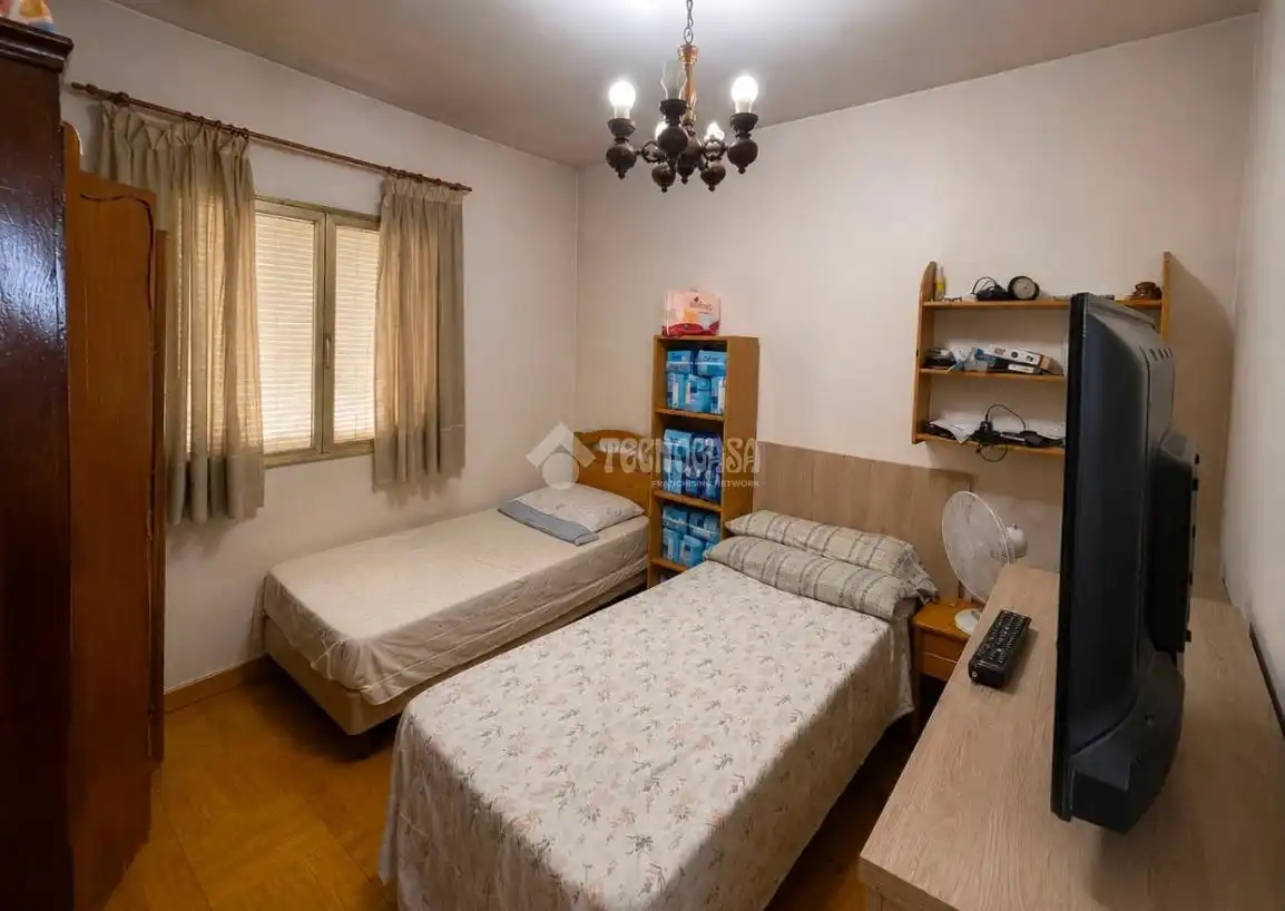 Dormitori de Casa adosada en venda en Madrid amb Calefacció