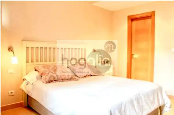 Bedroom of Flat for rent in Sevilla  with Air Conditioner, Private garden and Swimming Pool