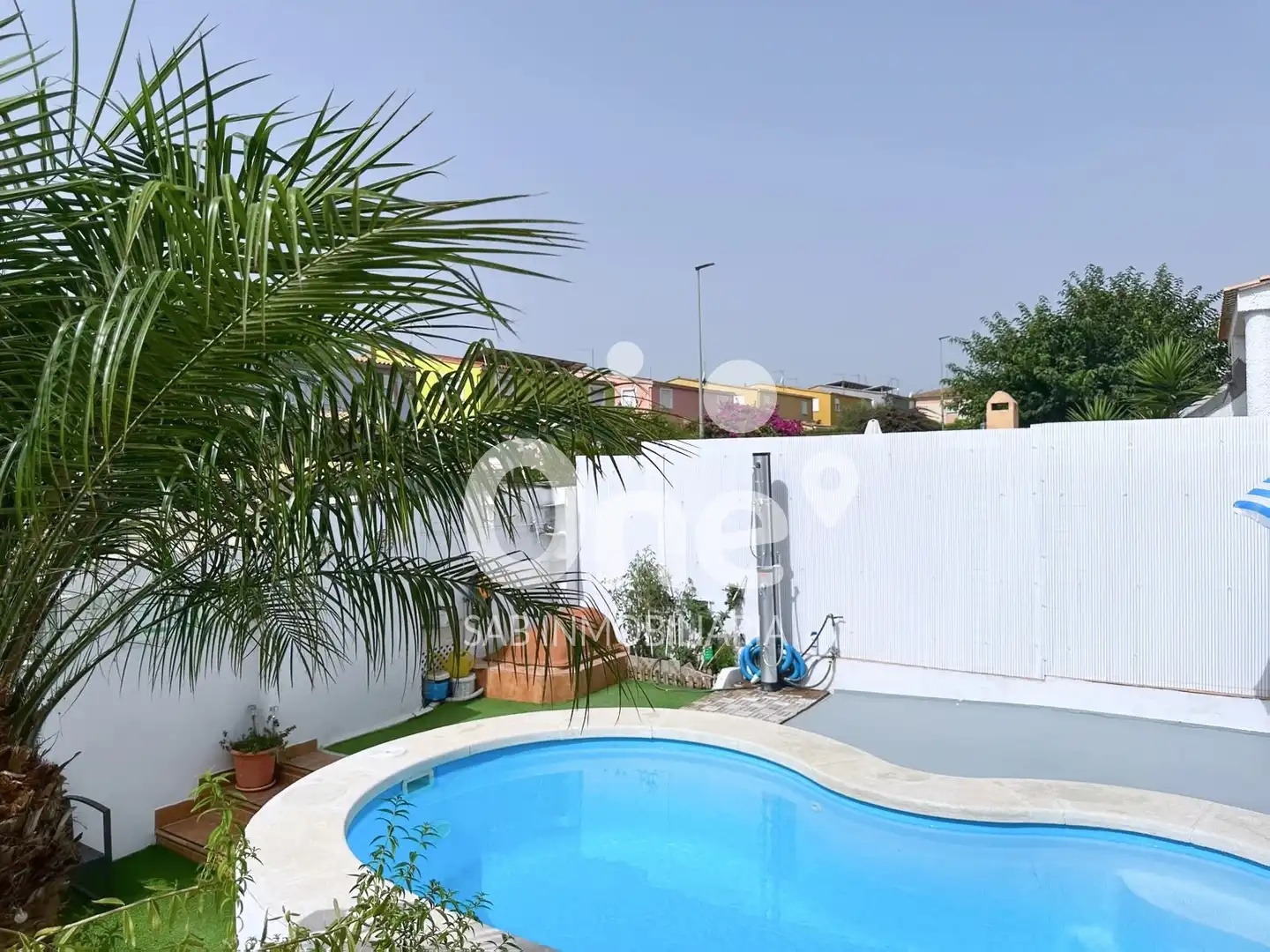 Piscina de Casa adosada en venda en La Pobla de Vallbona amb Aire condicionat, Jardí privat i Terrassa
