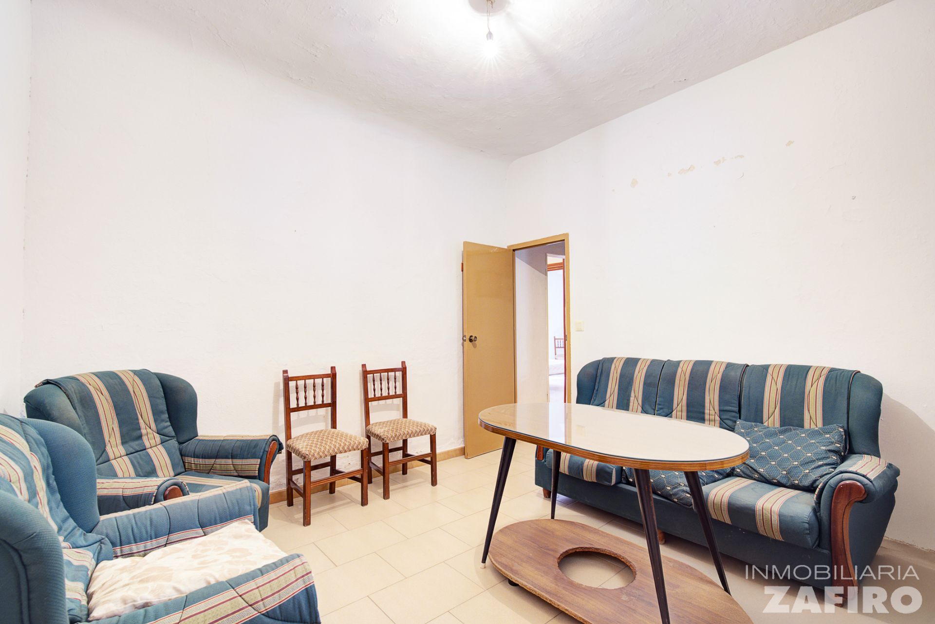 Sala d'estar de Casa adosada en venda en Churriana de la Vega amb Terrassa, Traster i Moblat