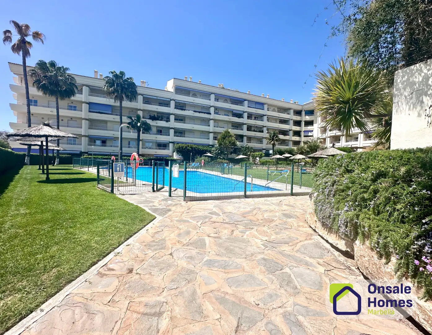 Vista exterior de Piso en venta en Marbella con Aire acondicionado, Terraza y Trastero