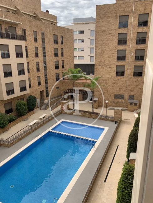 Piscina de Pis de lloguer en Torrent amb Aire condicionat, Calefacció i Jardí privat