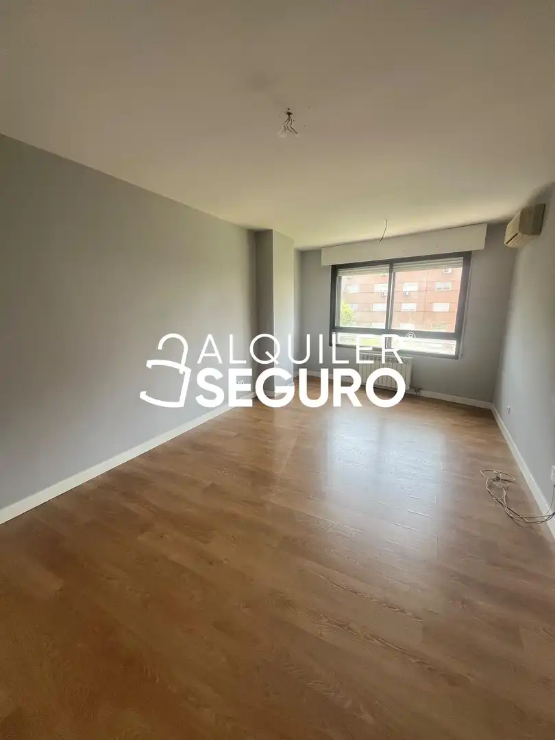 Bedroom of Flat for rent in Madrid  with Air Conditioner and Heating