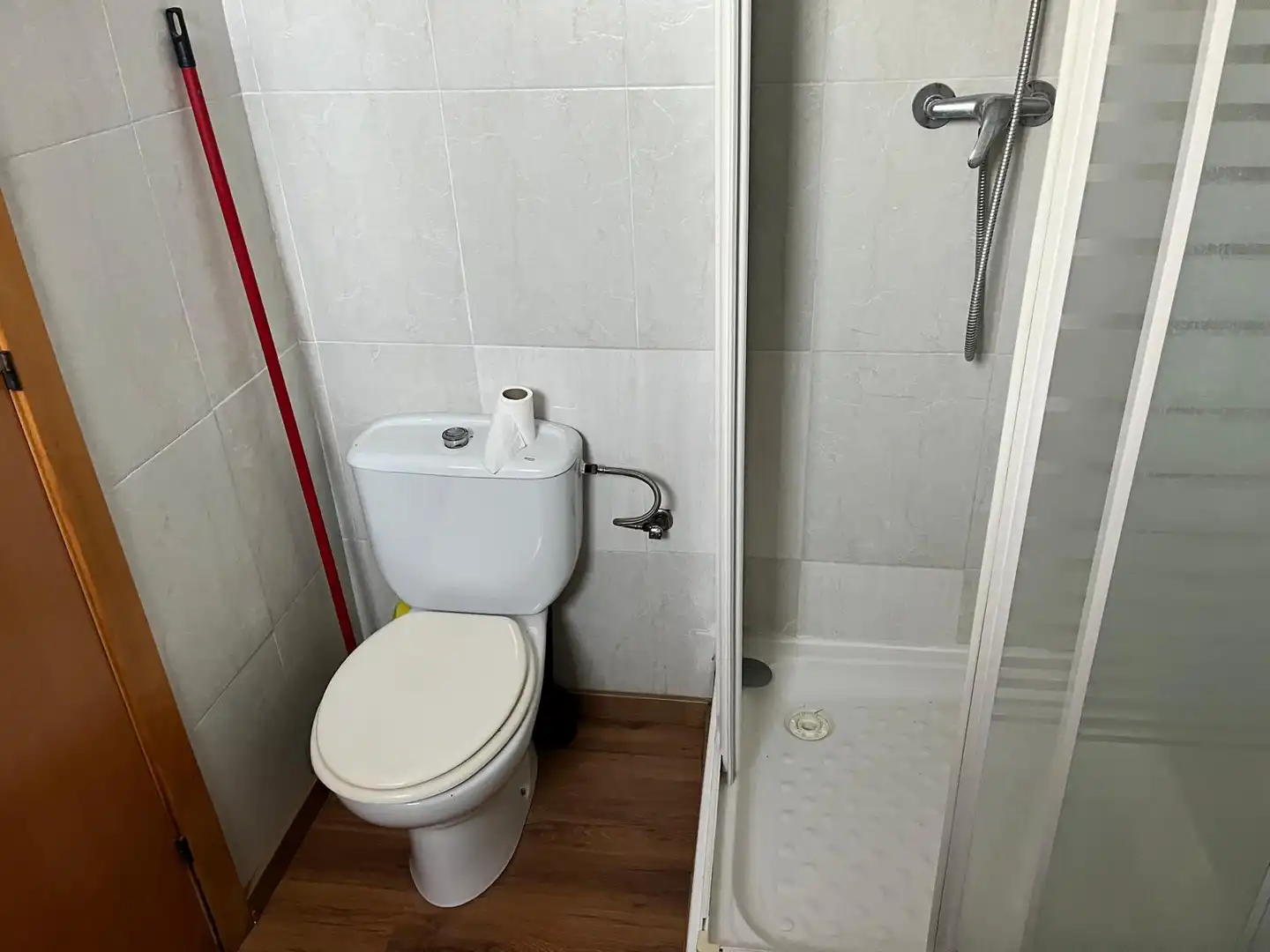 Badezimmer von Geschaftsraum zum Verkauf in Roda de Berà mit Klimaanlage, Heizung und Terrasse