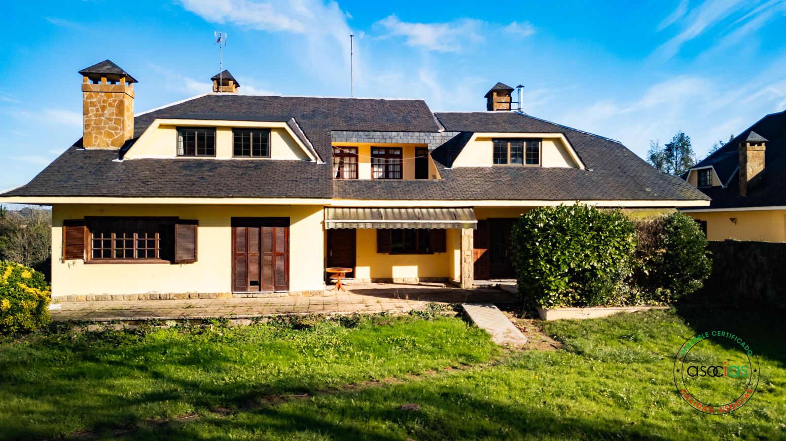 Vista exterior de Casa o xalet en venda en Gijón  amb Calefacció, Parquet i Terrassa
