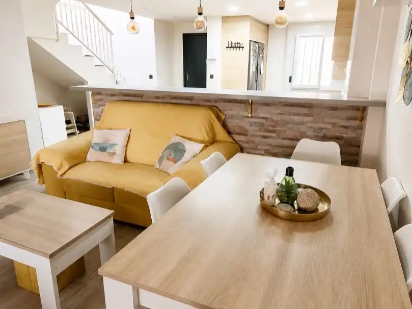 Sala de estar de Casa adosada en venta en Almuñécar con Aire acondicionado, Terraza y Balcón