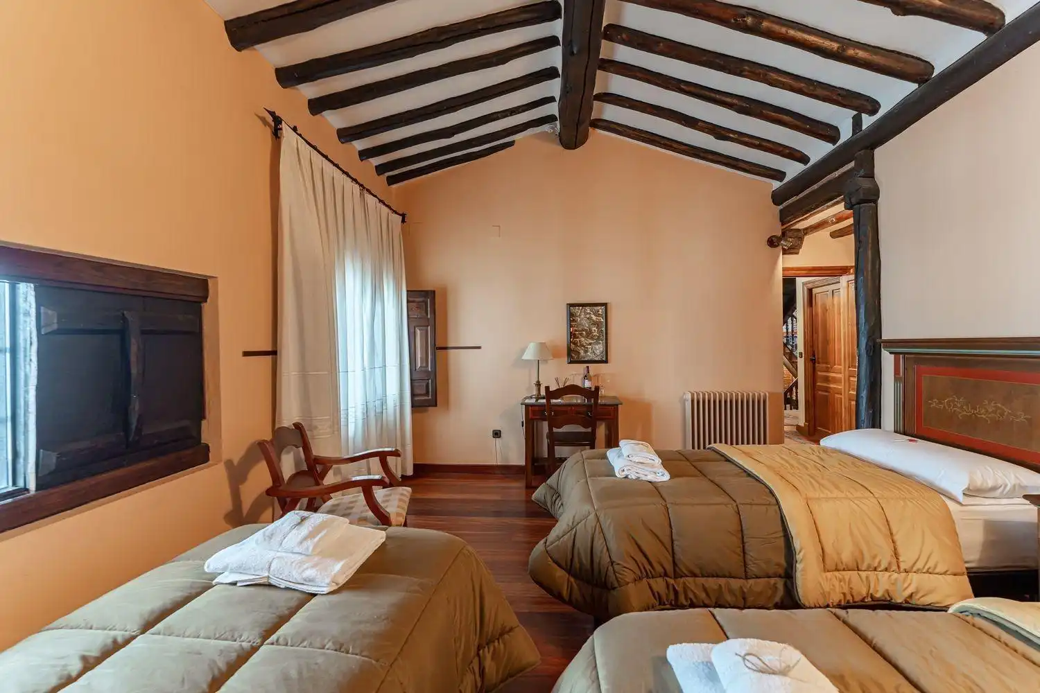 Dormitori de Finca rústica en venda en Candelario amb Calefacció, Jardí privat i Terrassa