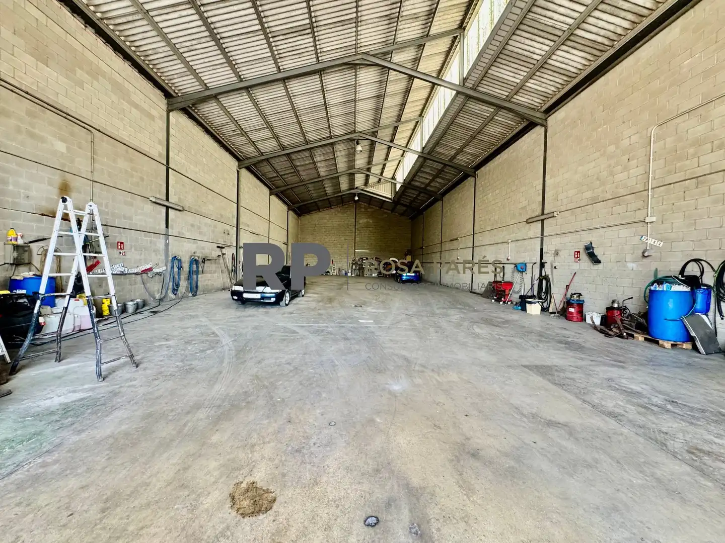Vista exterior de Nave industrial en venta en Tona