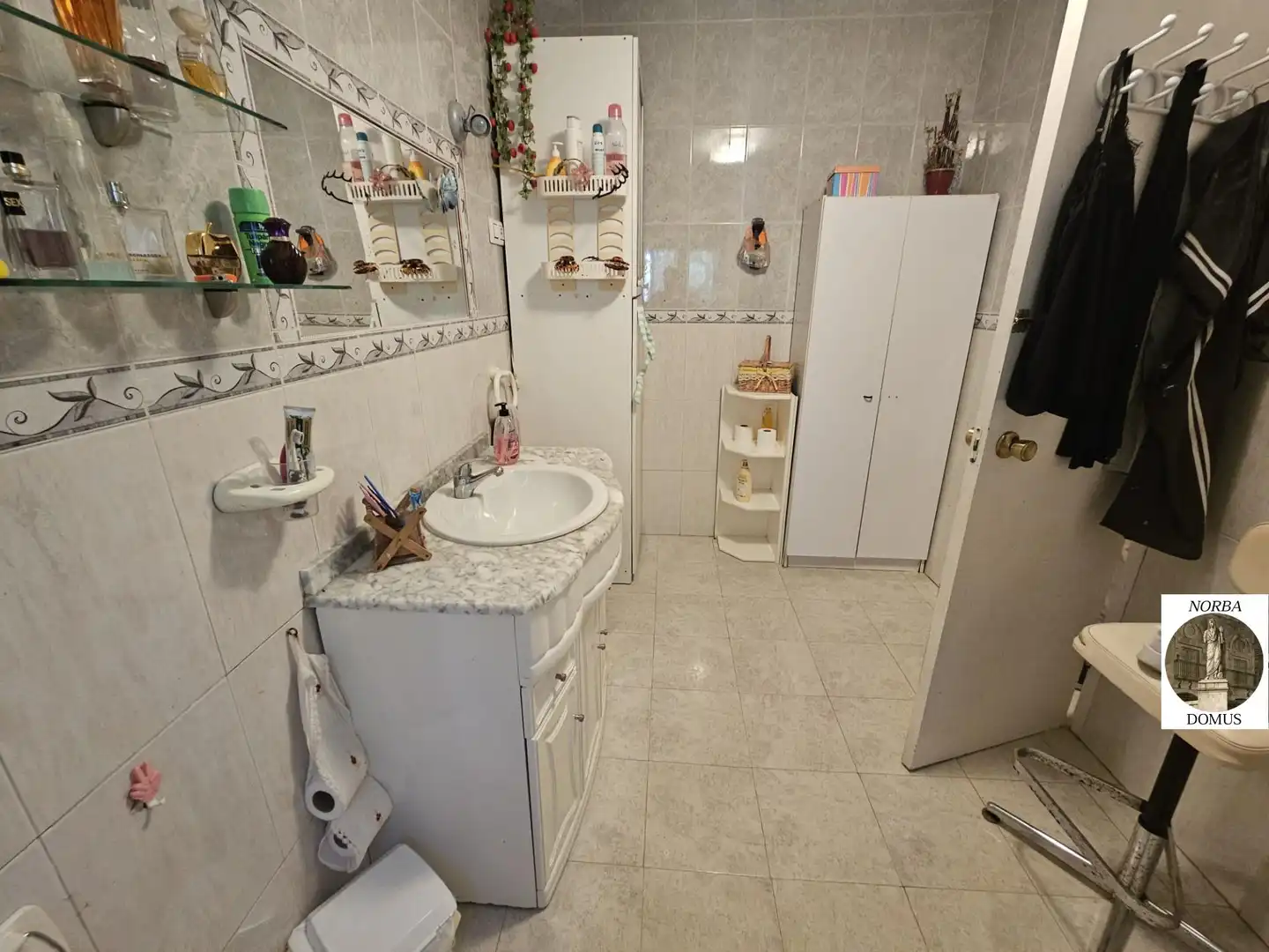 Bany de Casa o xalet en venda en Cáceres amb Jardí privat, Terrassa i Traster