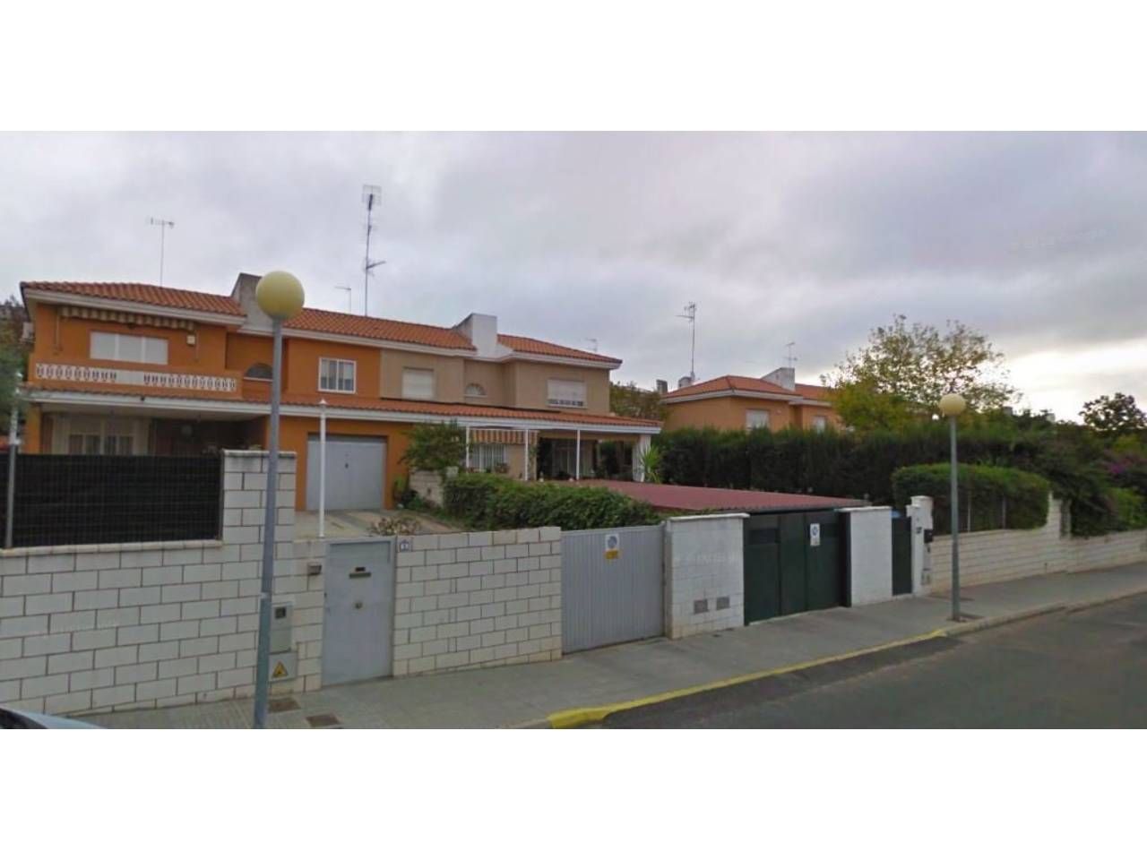 Vista exterior de Casa adosada en venda en Badajoz Capital amb Aire condicionat, Terrassa i Moblat