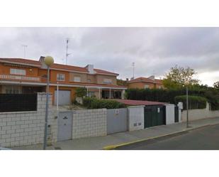 Exterior view of Single-family semi-detached for sale in Badajoz Capital  with Air Conditioner and Terrace