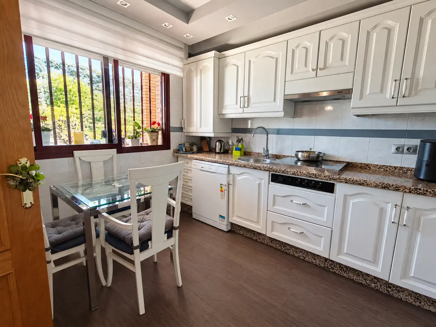 Casa adosada en venta en Valderas - Los Castillos