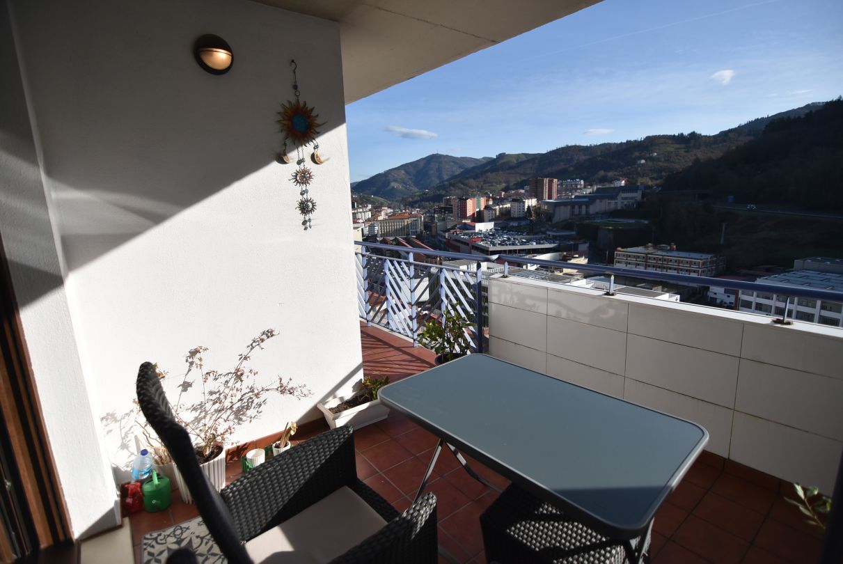 Terraza de Piso en venta en Eibar con Calefacción, Terraza y Amueblado