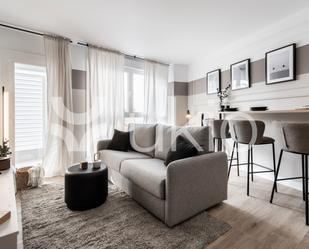 Sala d'estar de Apartament de lloguer en  Madrid Capital amb Aire condicionat, Calefacció i Traster