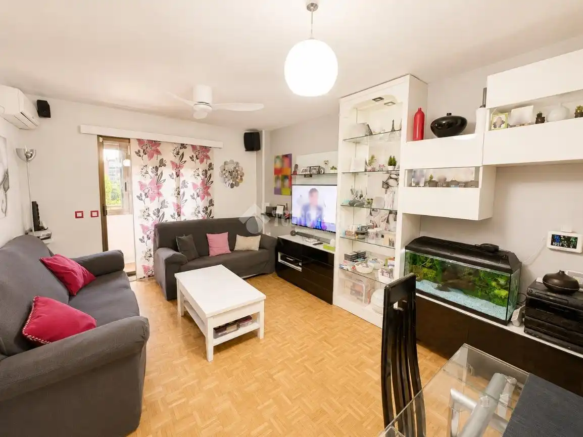 Sala de estar de Piso en venta en San Fernando de Henares con Aire acondicionado, Calefacción y Parquet