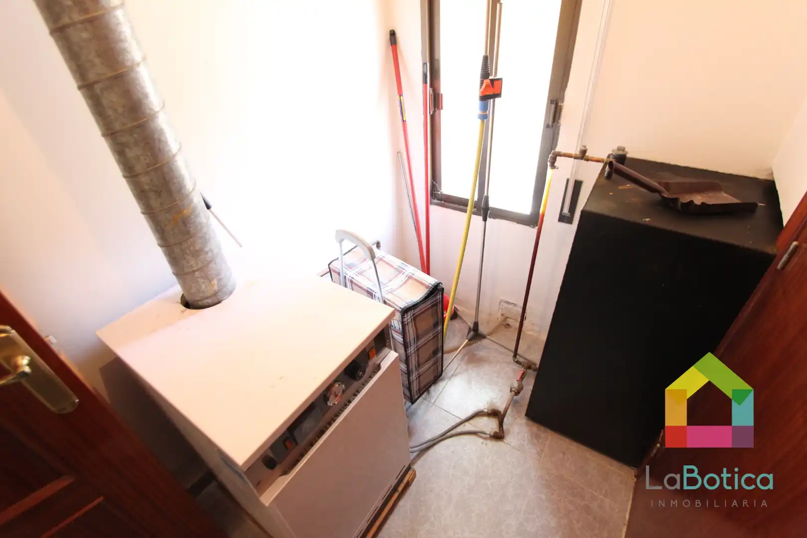 Detached homes for sale in San Martín de Montalbán  with Air Conditioner, Heating and Furnished