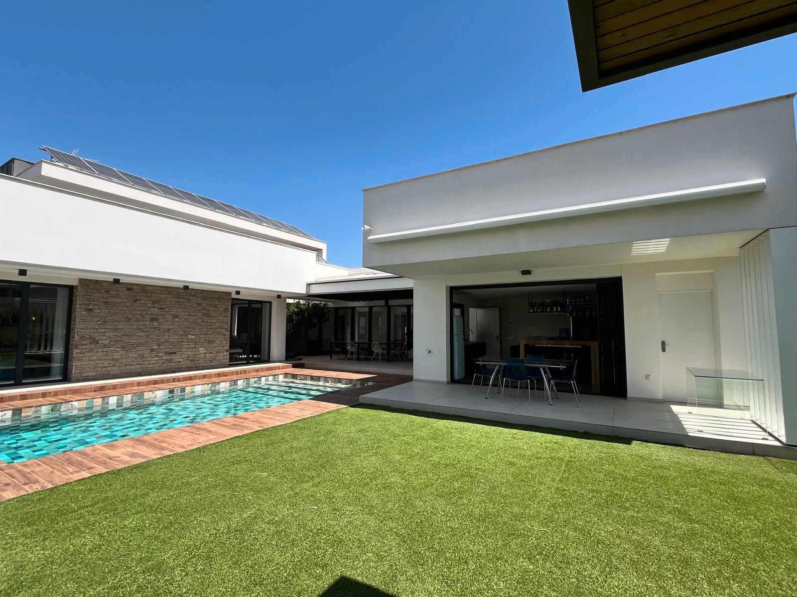 Swimming pool of House or chalet for sale in Poblete  with Air Conditioner, Heating and Private garden
