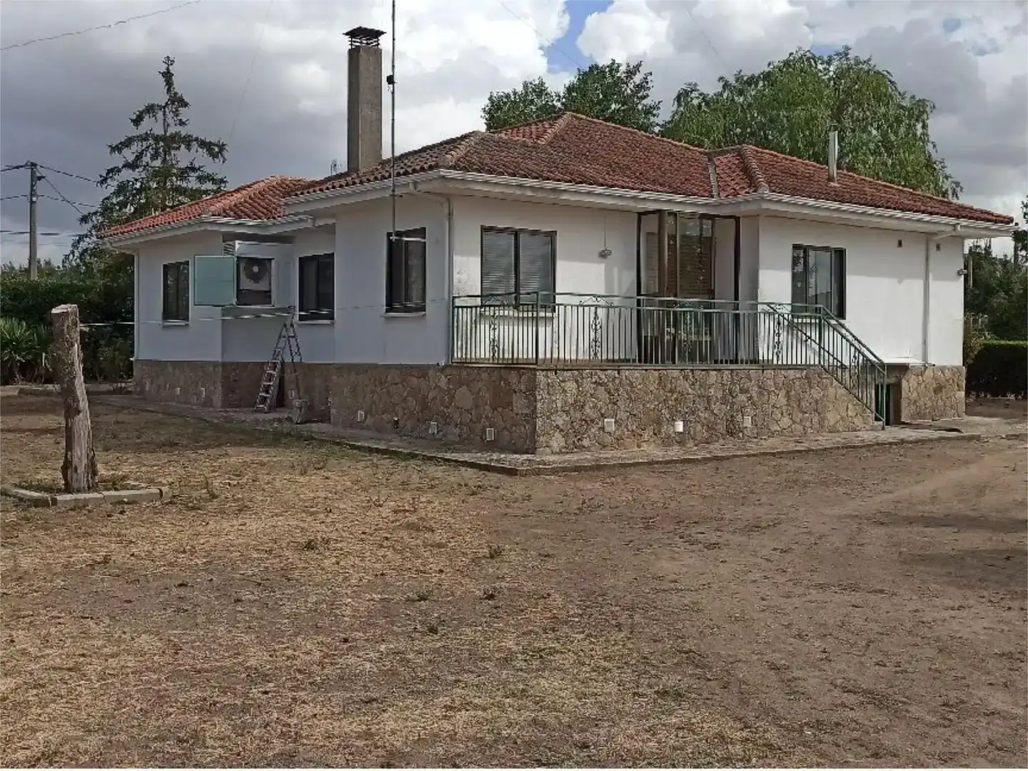 Vista exterior de Casa o xalet en venda en Villar del Buey amb Aire condicionat i Balcó