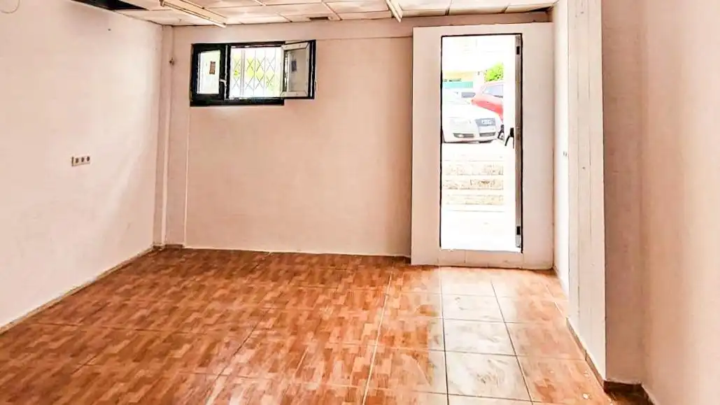 Local en venta en Gandia con Terraza