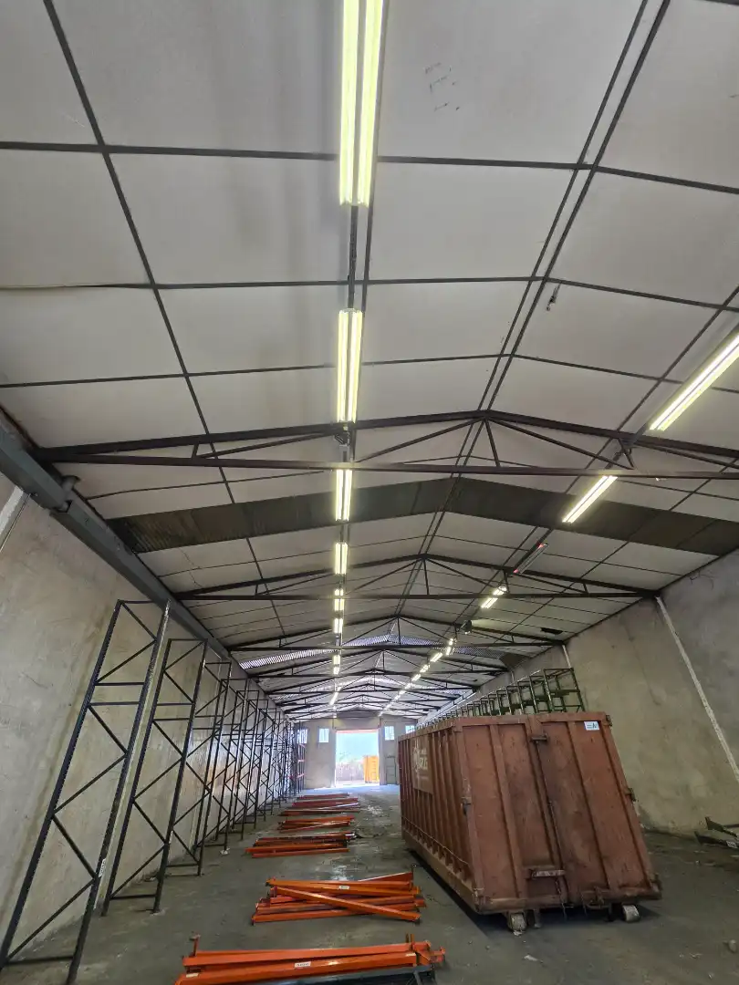 Fabrikhallen zur Miete in Canovelles