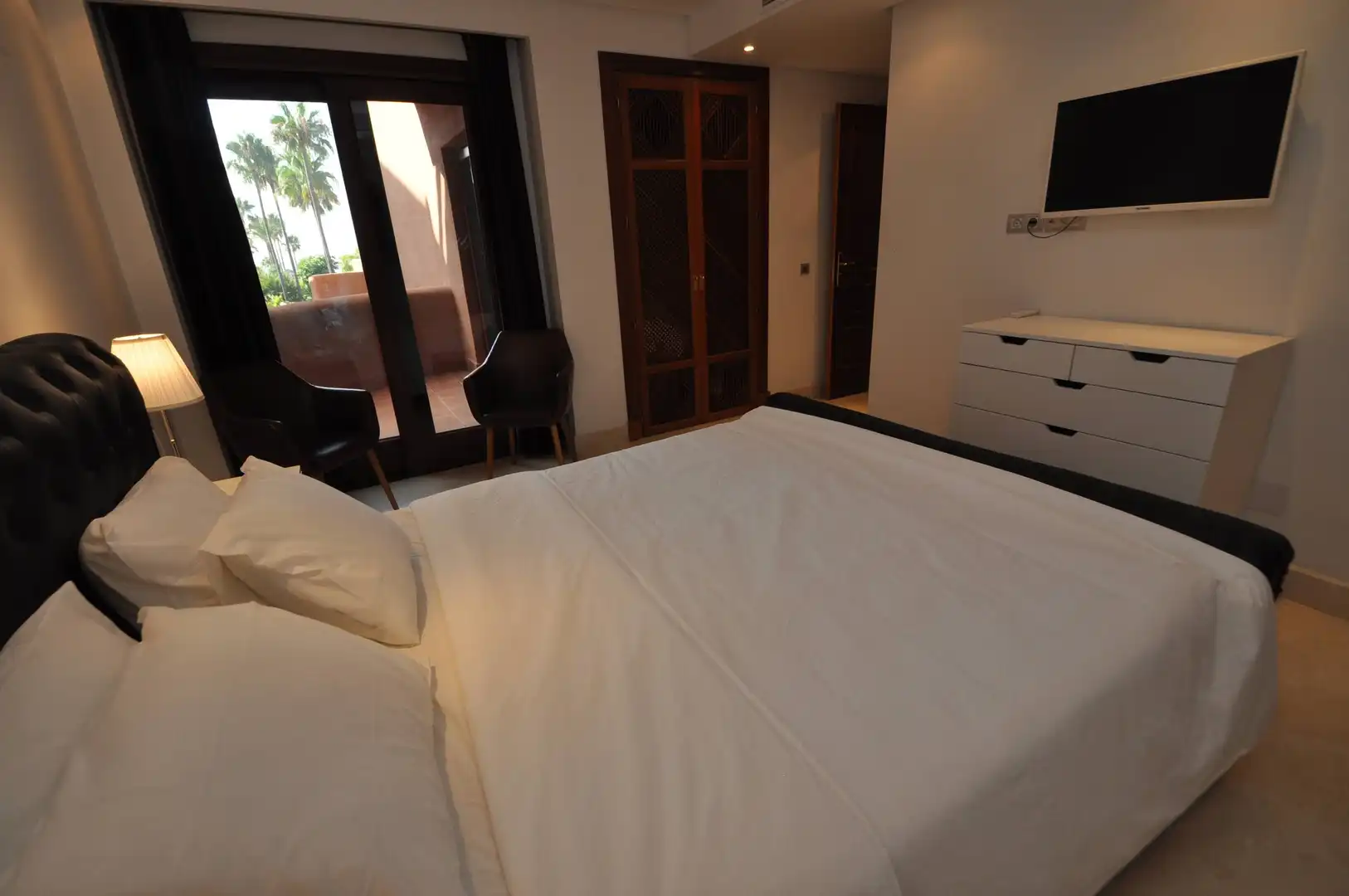 Schlafzimmer von Dachboden zur Miete in Estepona mit Klimaanlage, Heizung und Terrasse