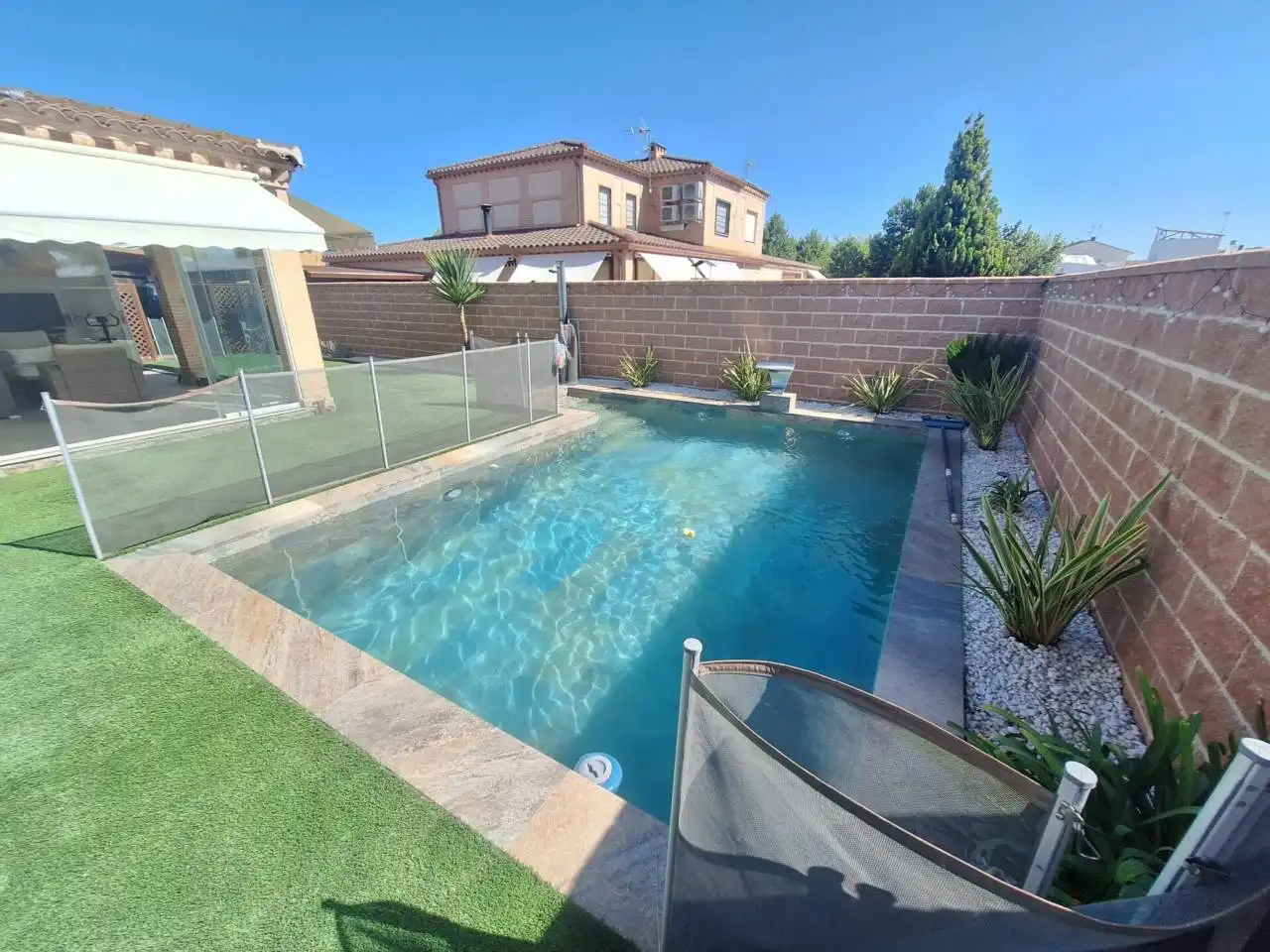 Piscina de Casa adosada en venta en Carranque con Aire acondicionado, Calefacción y Terraza