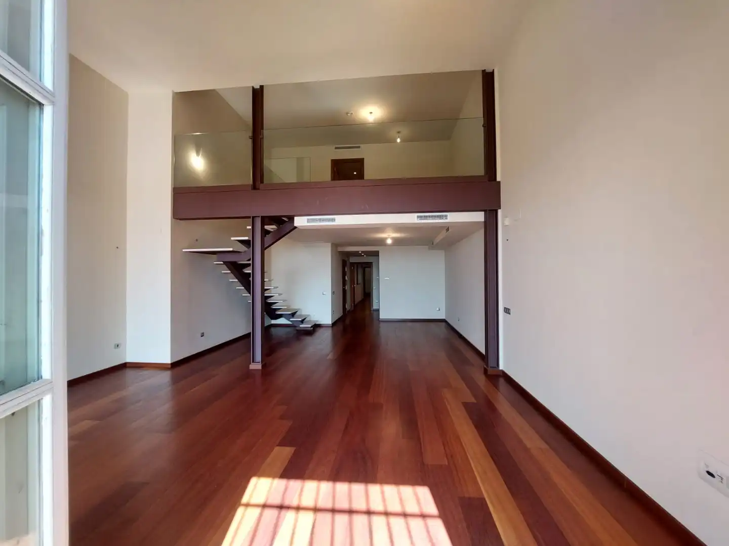 Dúplex de alquiler en Calle Estany, Nou Eixample Sud