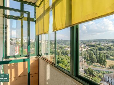 Flat with balcony for sale in Ronda do Carme