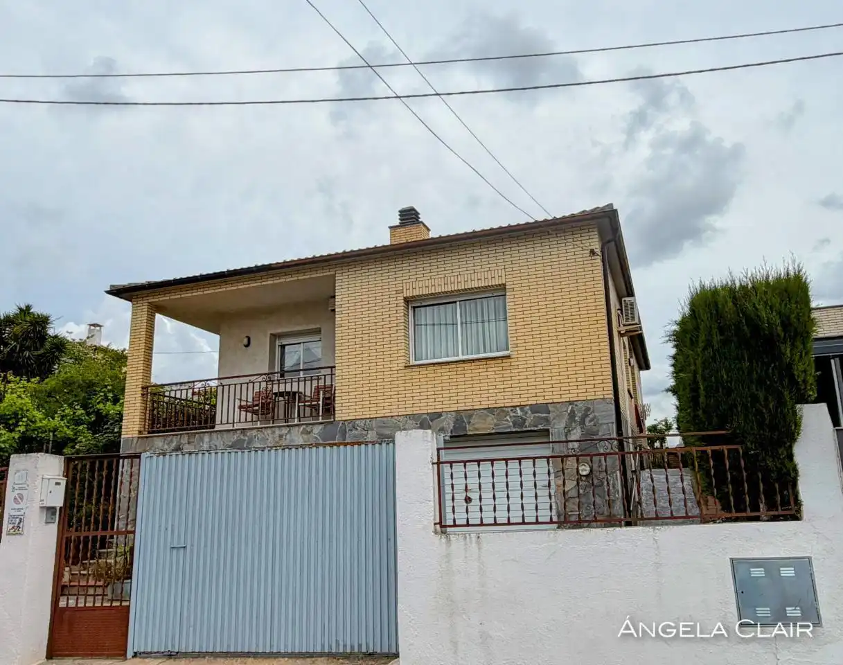Exterior view of Houses for sale in Sant Vicenç Dels Horts  with Heating, Private garden and Terrace