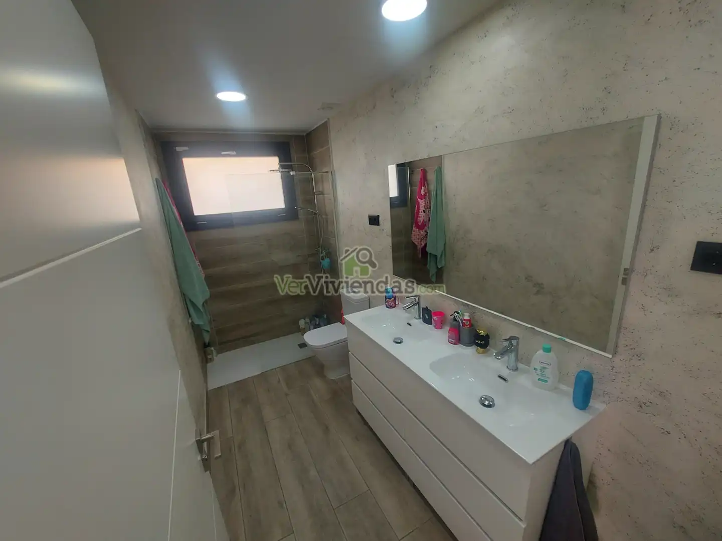 Badezimmer von Haus oder Chalet zum Verkauf in Pallejà mit Klimaanlage, Heizung und Privatgarten
