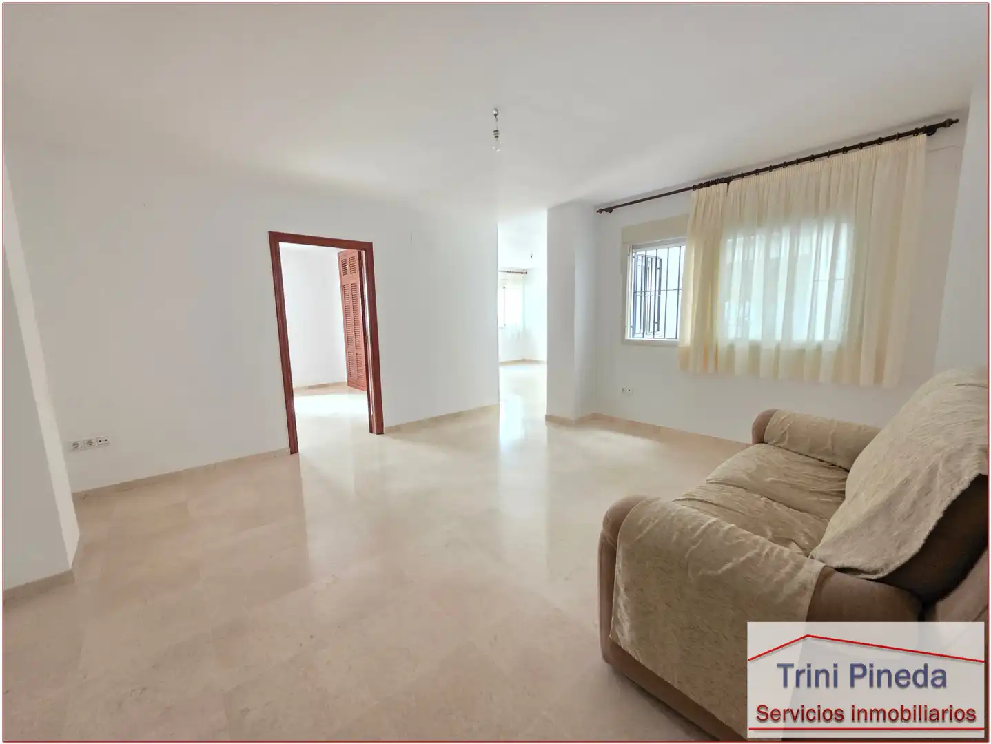 Wohnzimmer von Wohnung zum Verkauf in Sevilla mit Ofen und Waschmaschine