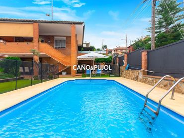 Haus mit Pool zum Verkauf in Sud