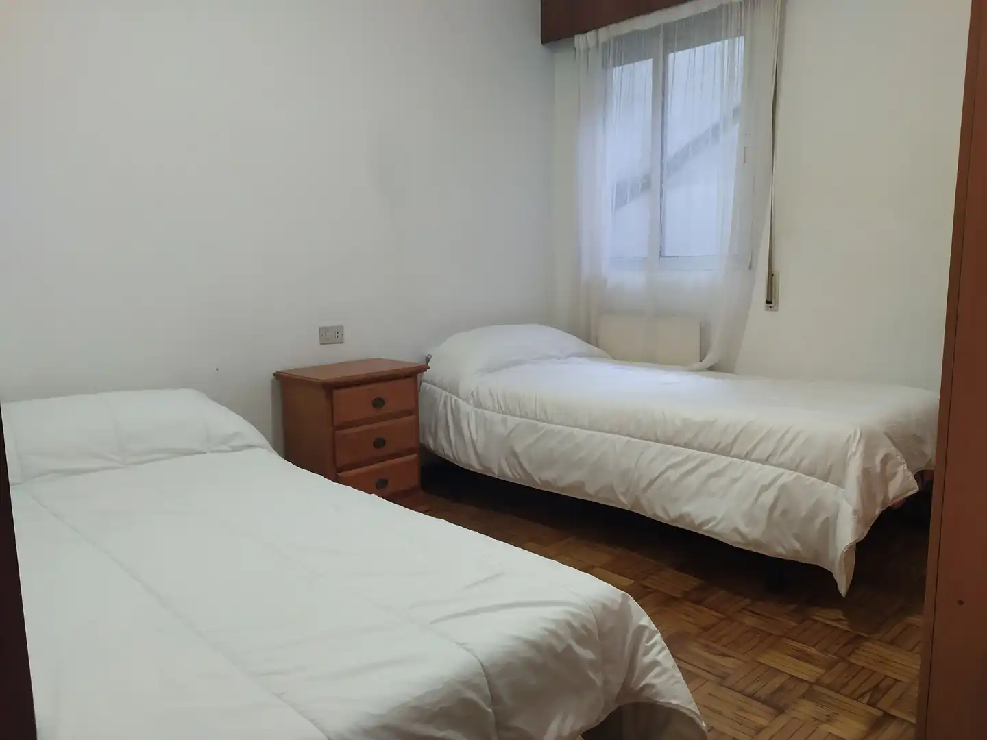 Bedroom of Apartments for rent in Pontevedra Capital   with Heating, Parquet flooring and Furnished