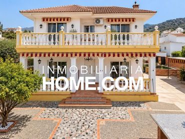 Chalet con piscina en venta en Jardines de Alhaurín - Huerta Alta - Fuensanguínea