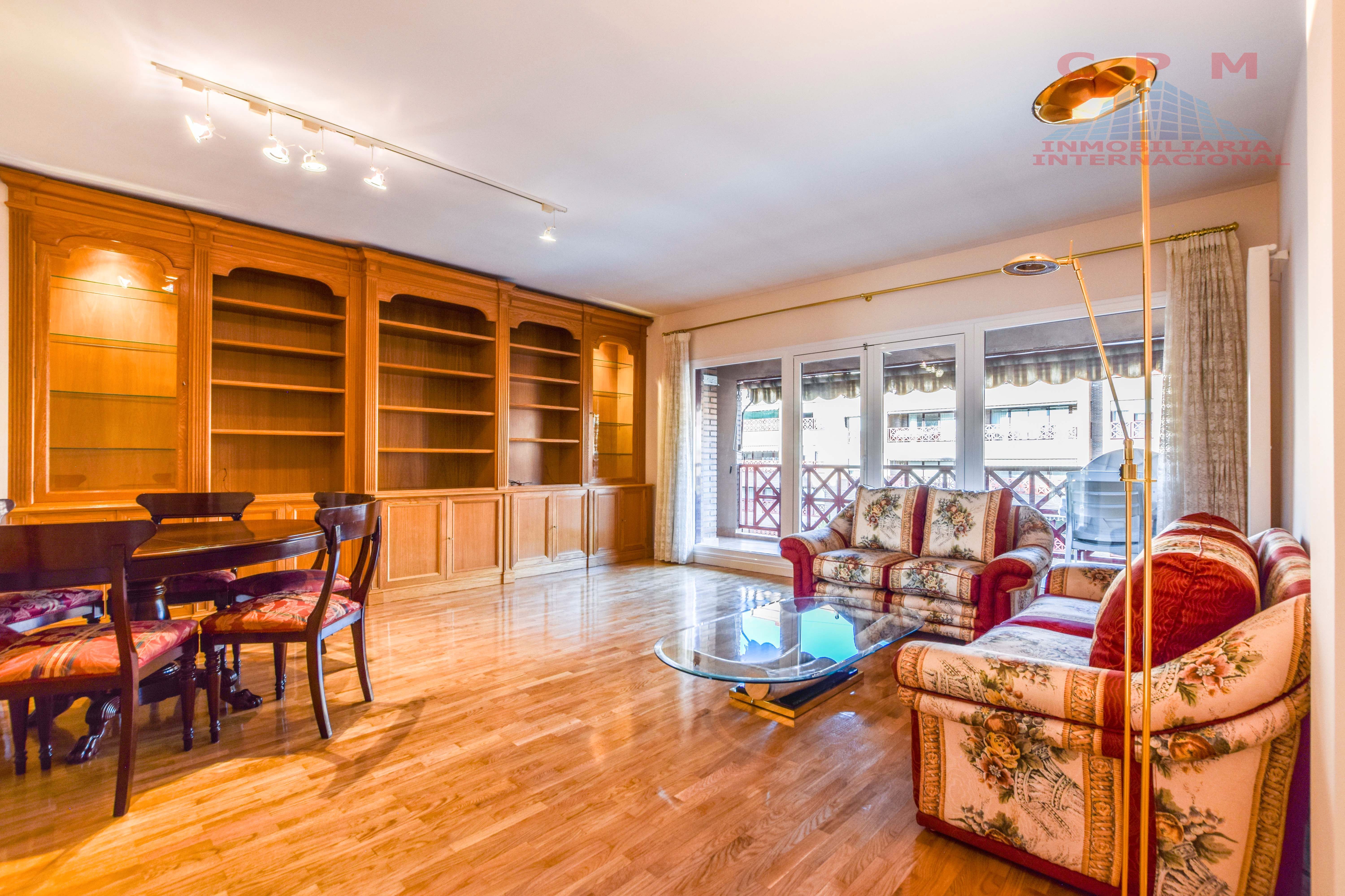 Sala d'estar de Pis de lloguer en Alcobendas amb Calefacció, Parquet i Terrassa