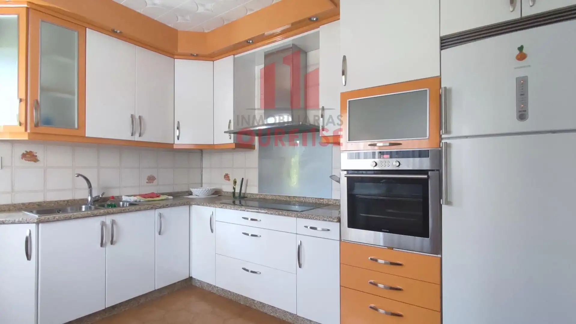 Cuina de Casa o xalet en venda en A Merca   amb Calefacció i Moblat