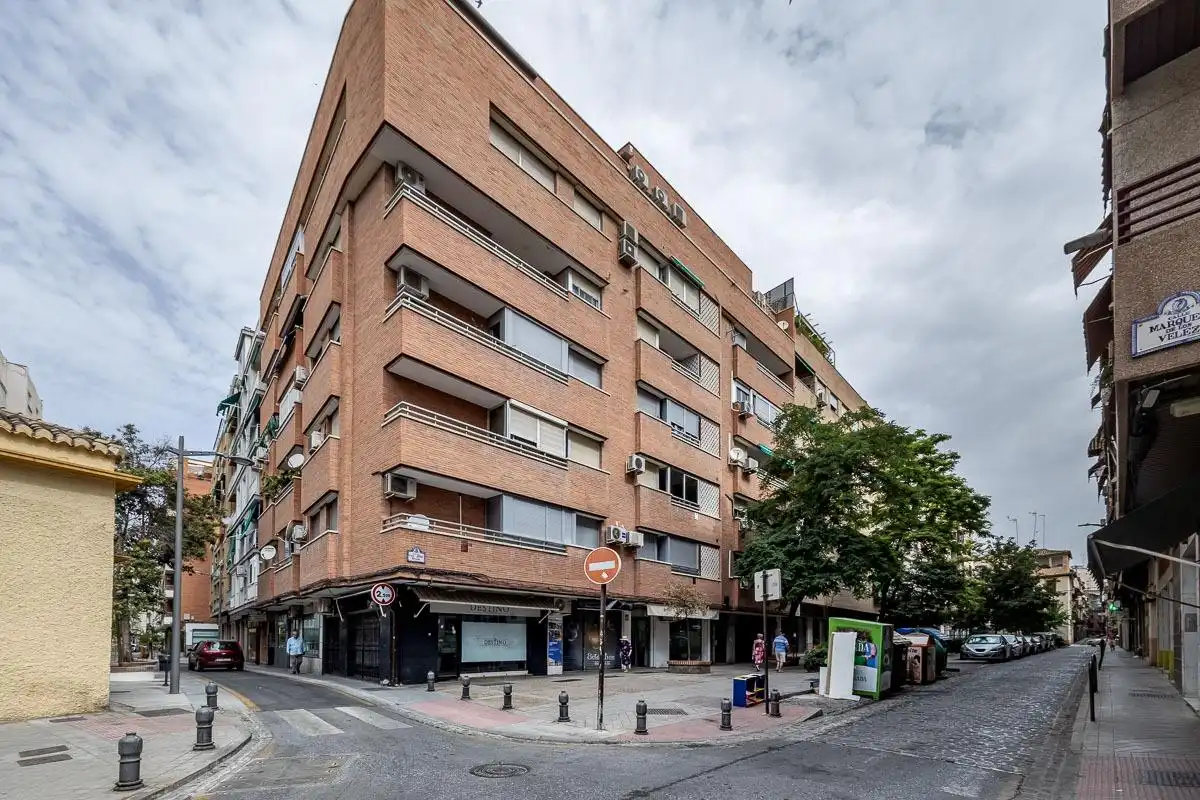Vista exterior de Piso en venta en Granada con Calefacción
