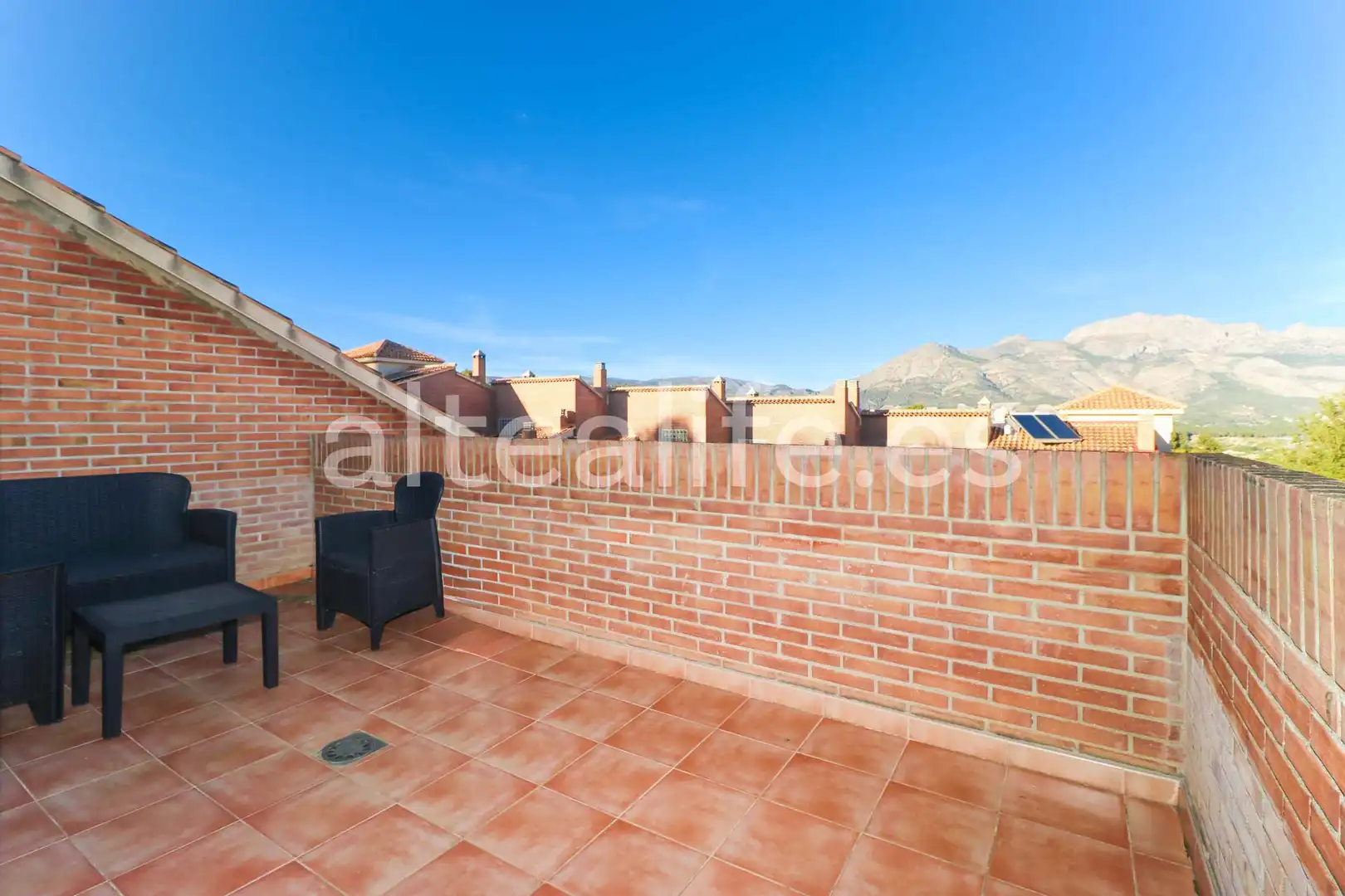 Vista exterior de Casa adosada en venta en La Nucia con Calefacción, Terraza y Piscina comunitaria