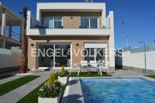 Exterior view of Country house for sale in San Pedro del Pinatar  with Air Conditioner, Heating and Private garden