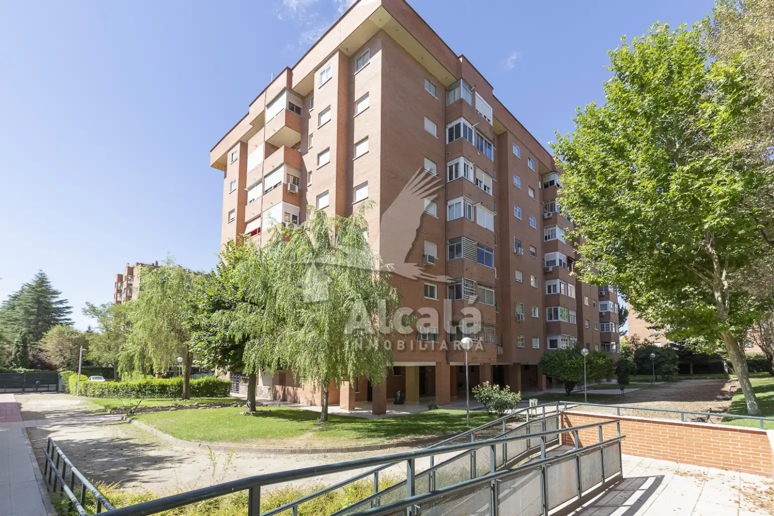 Vista exterior de Piso en venta en Madrid con Calefacción, Jardín privado y Piscina