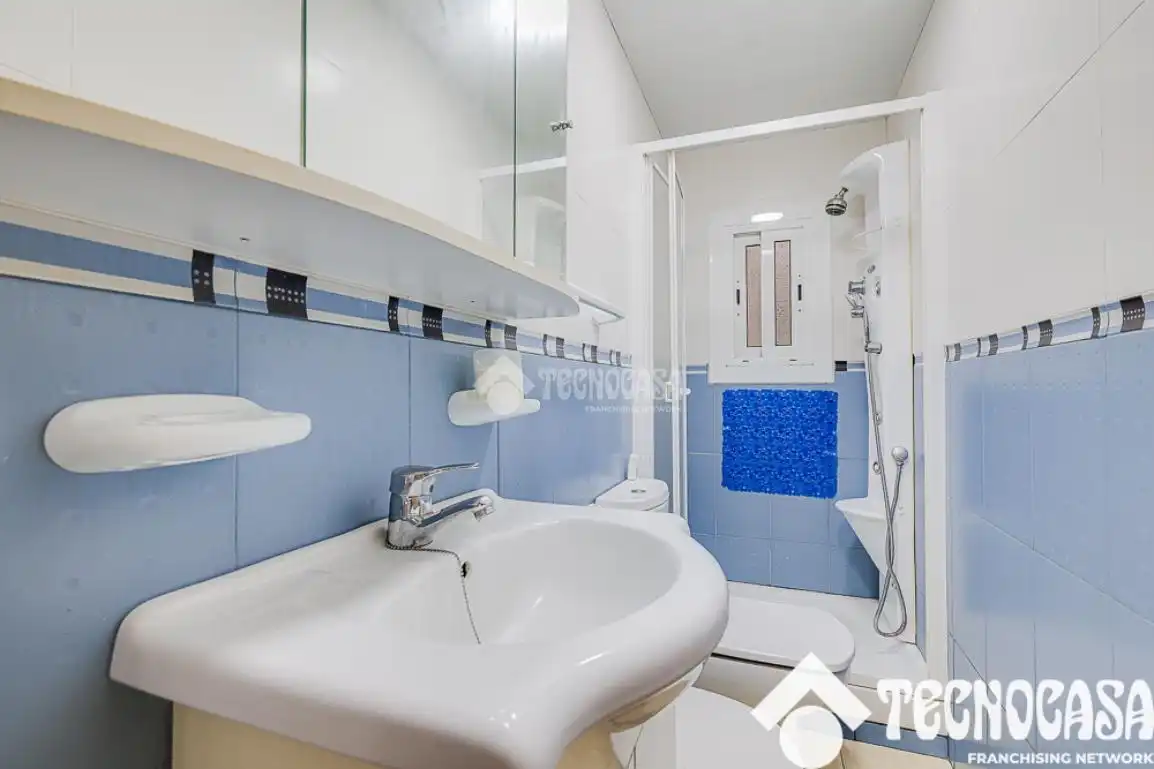 Bathroom of Flat for sale in Llatí