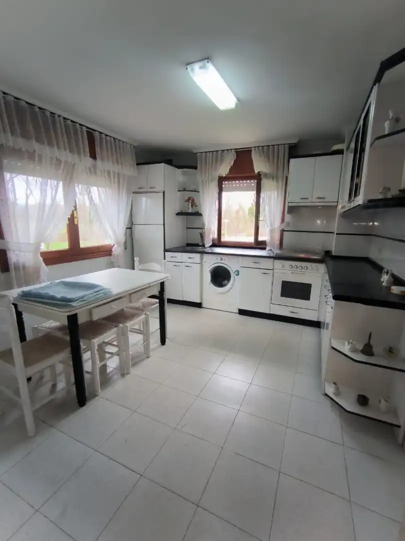 Cocina de Casa o chalet en venta en Medina de Pomar con Calefacción, Jardín privado y Terraza