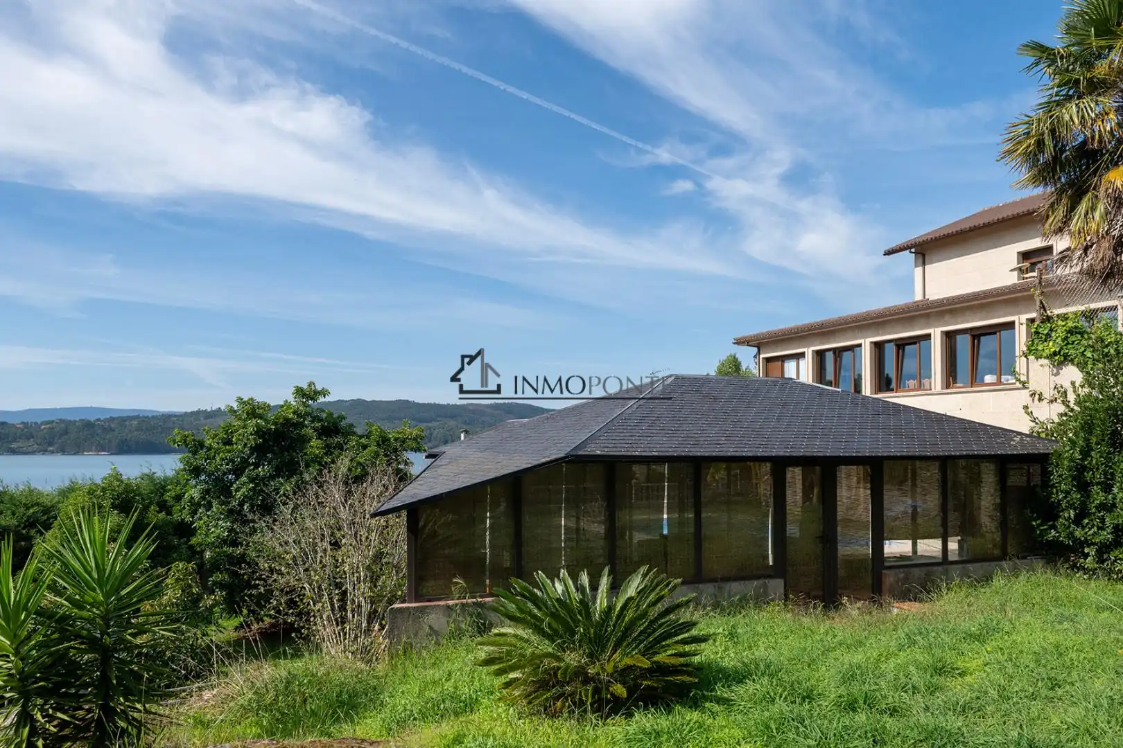 Exterior view of Houses for sale in Vilagarcía de Arousa  with Private garden