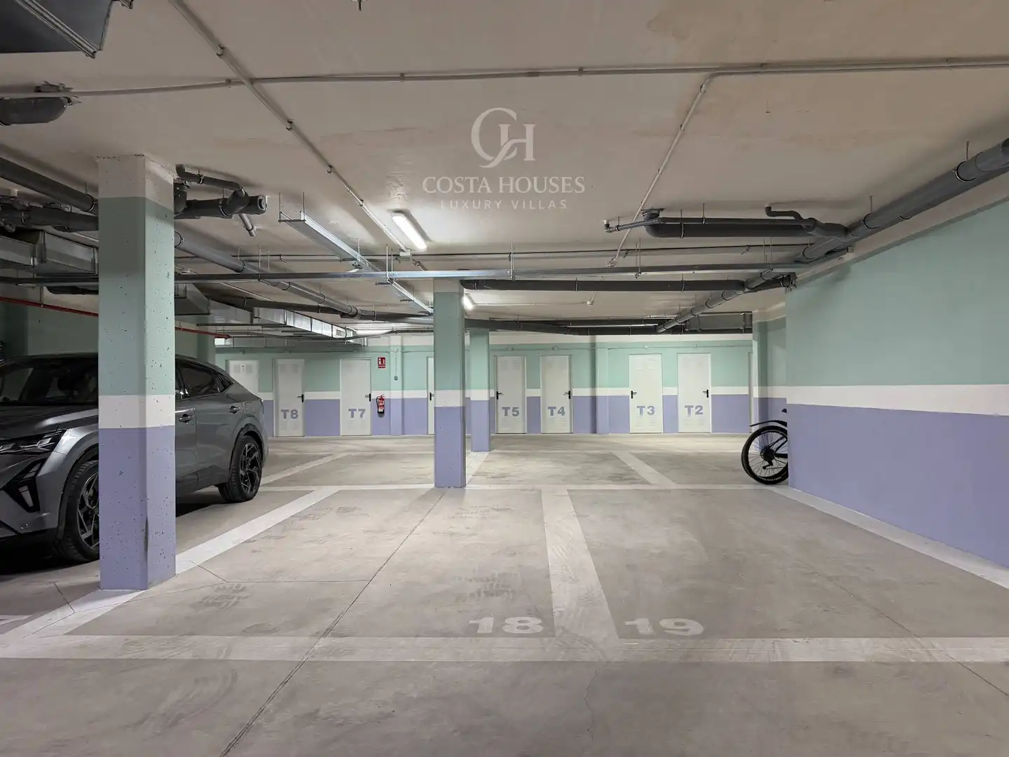 Parking de Ático en venta en Dénia con Aire acondicionado, Calefacción y Jardín privado