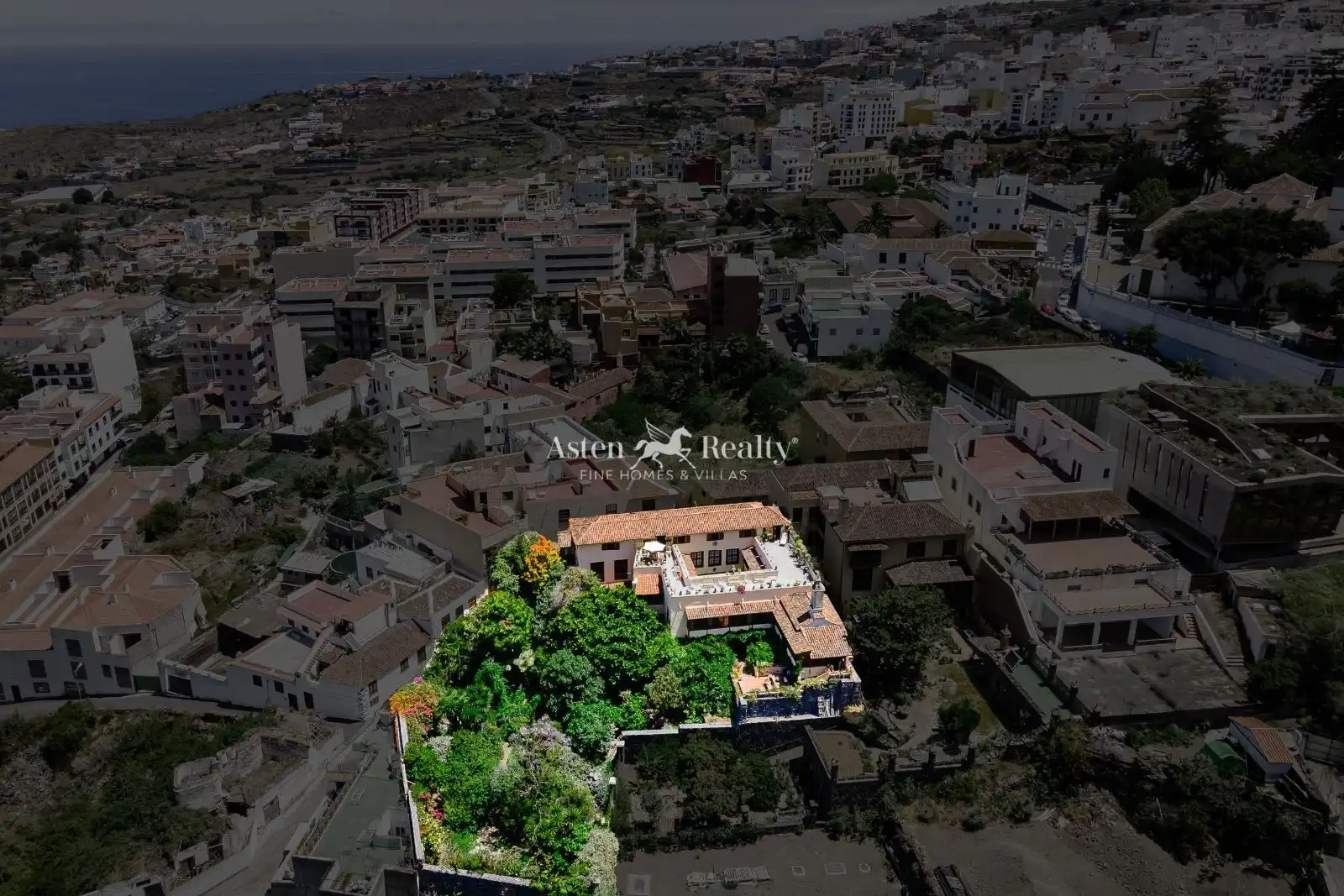 Vista exterior de Casa o xalet en venda en Icod de los Vinos amb Terrassa i Moblat