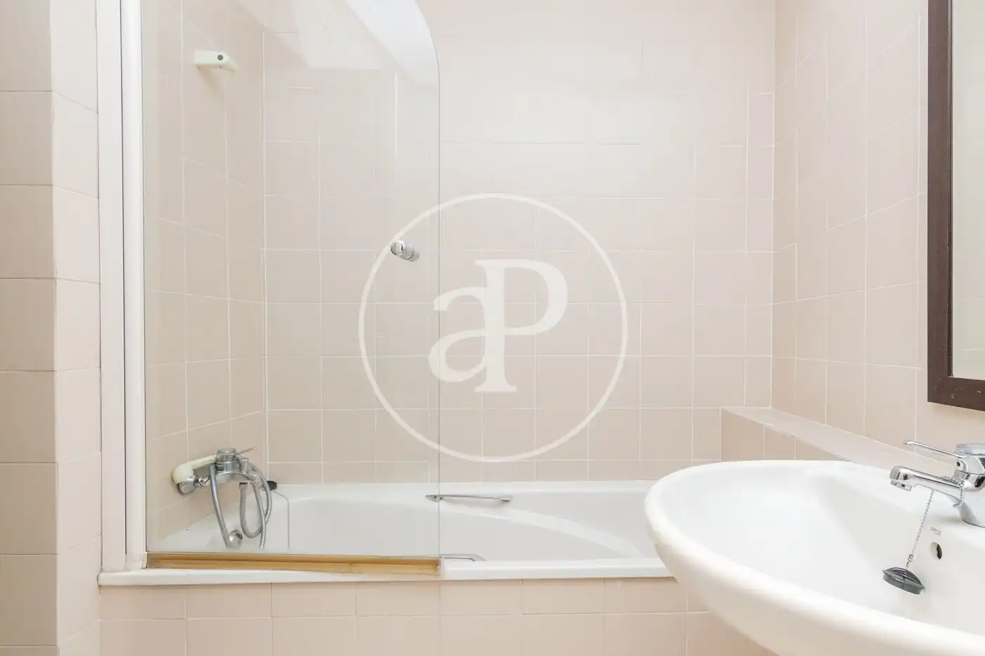 Bathroom of Flat for sale in Madrid  with Heating, Storage room and Balcony