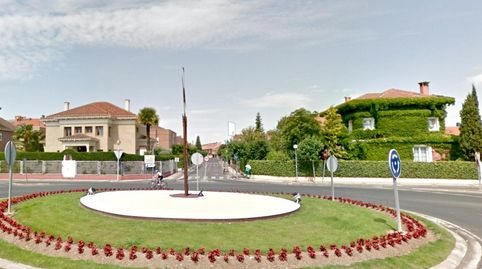 Solar urbano de 490 metros cuadrados con piscina residencial.  en Topacio